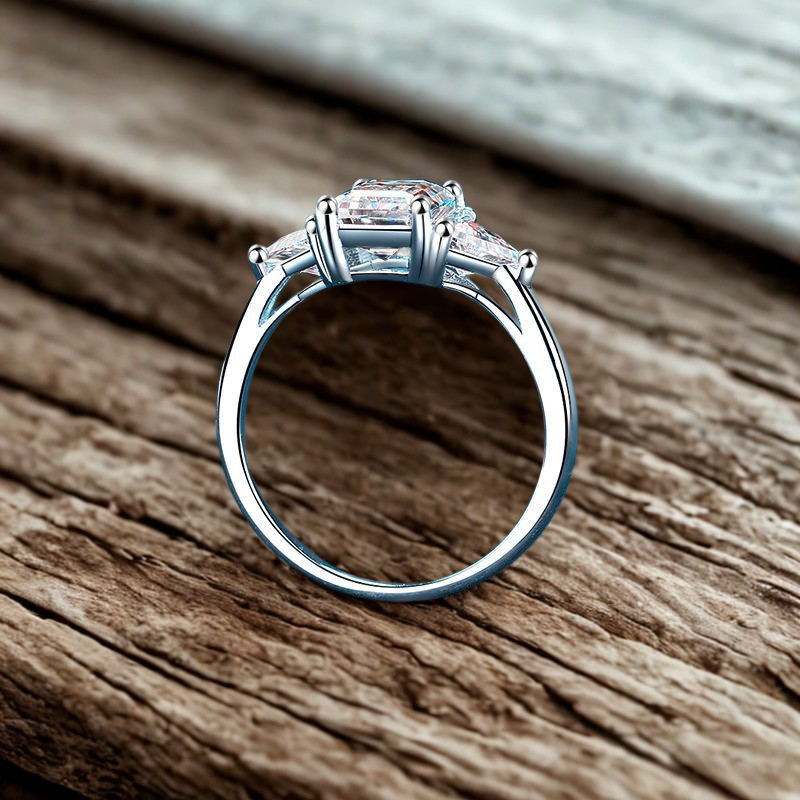 Noémie Princess Centre with Marquise Side Stones Ring