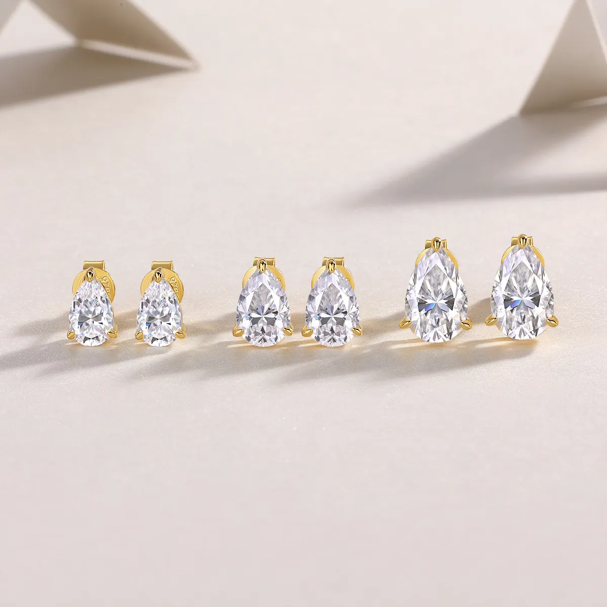 Anaïs Pear Studs 1ct