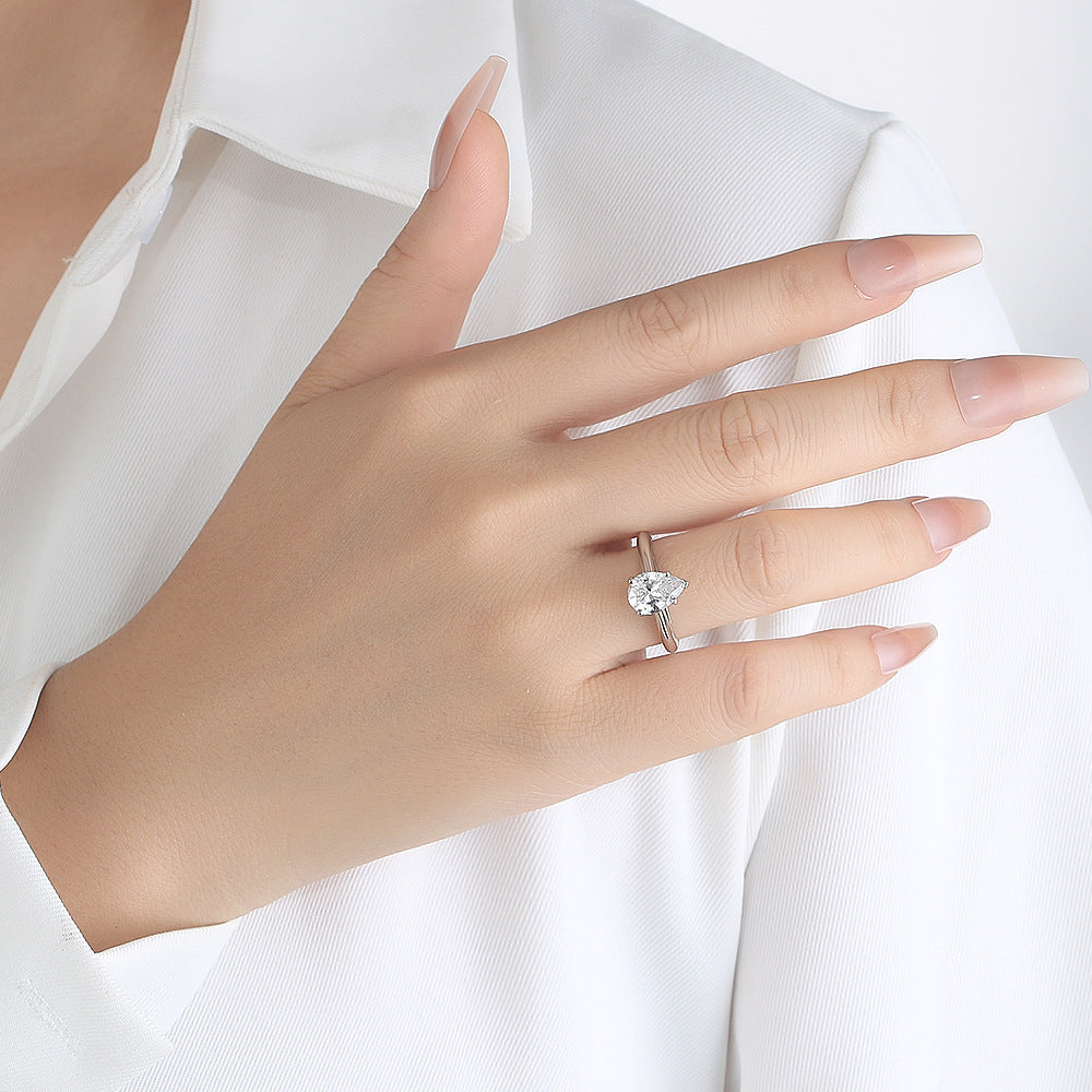 Aveline 1CT Pear 5 Prong Solitaire