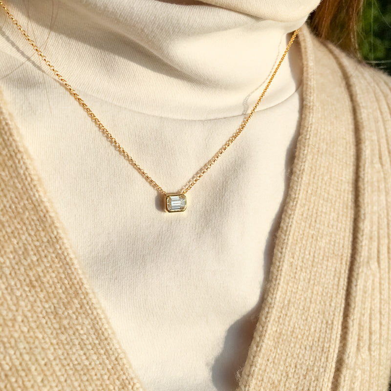 Hélèna Emerald Bezel Pendant 1 CT