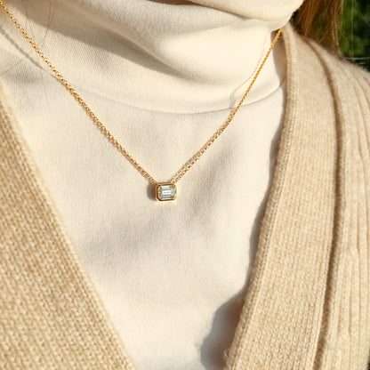 Hélèna Emerald Bezel Pendant 1 CT