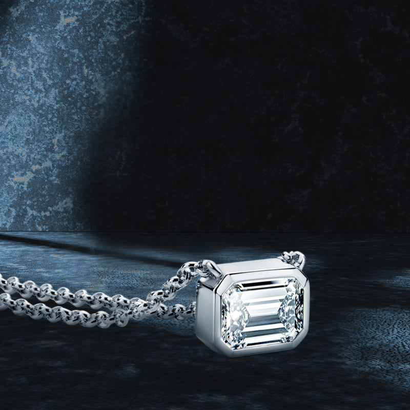 Hélèna Emerald Bezel Pendant 1 CT