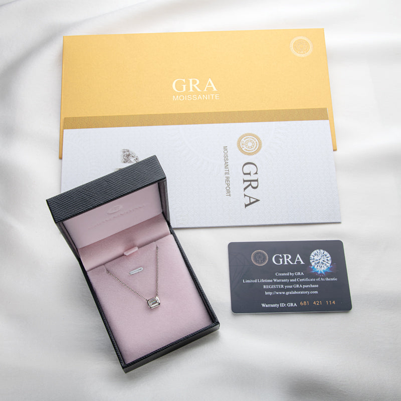 Hélèna Emerald Bezel Pendant 1 CT