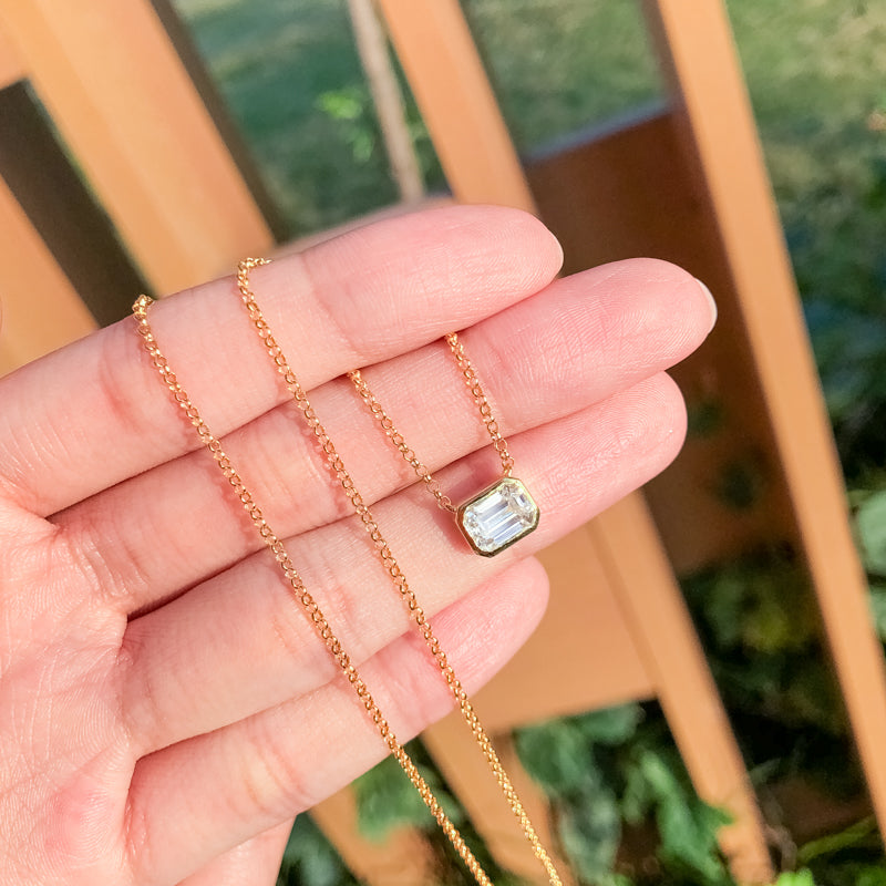 Hélèna Emerald Bezel Pendant 1 CT