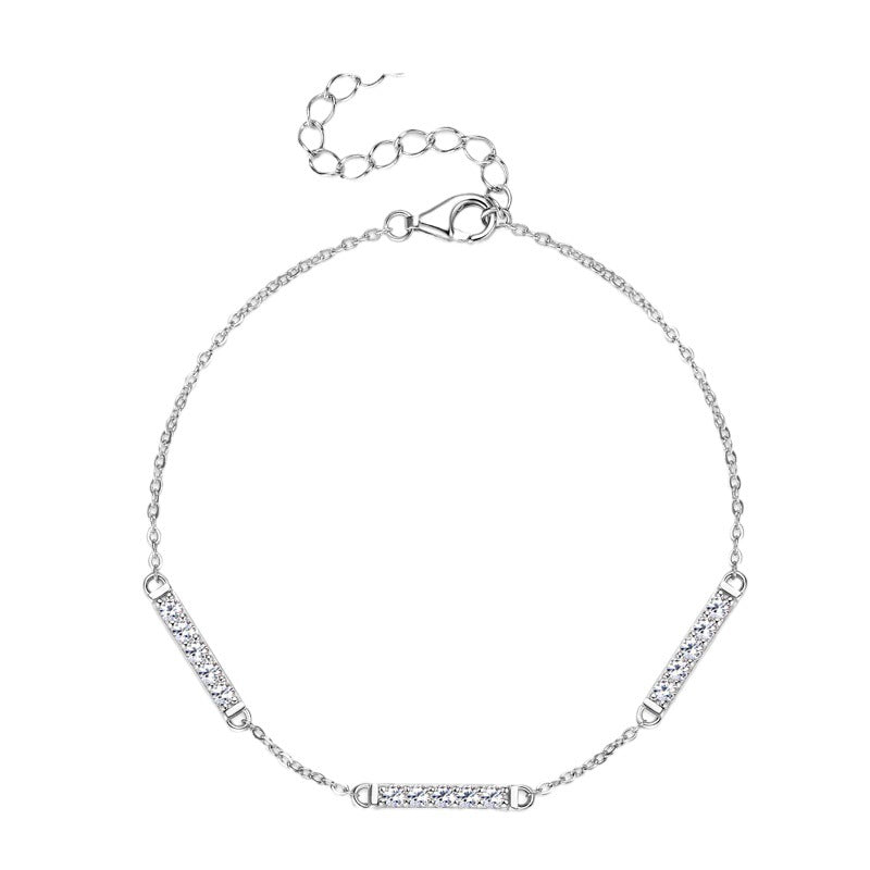 Mírabelle Bracelet Trois Barre Moissanite Silver bracelet with small diamonds in three equally spaced bars on a white background