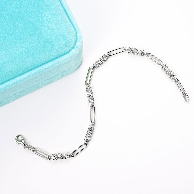 Alicia Paperclip moissanite bracelet in sterling silver, detail
